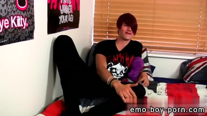 Video Emo Fuck Gratis Gay Listen Out For The Barely Humid Spanking As He Jacks It Fast free video